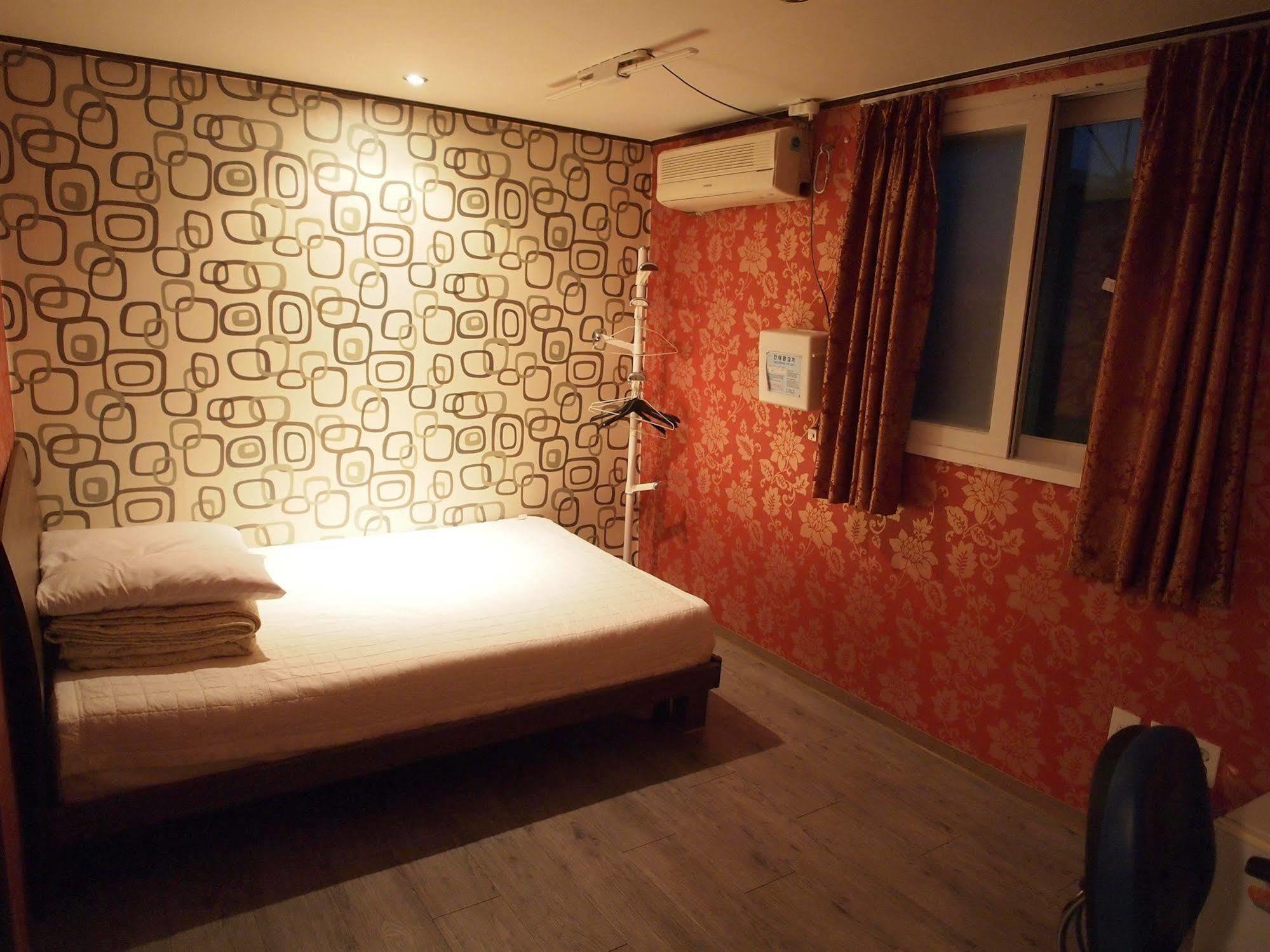 D.H Sinchon Guesthouse Seul Exterior foto