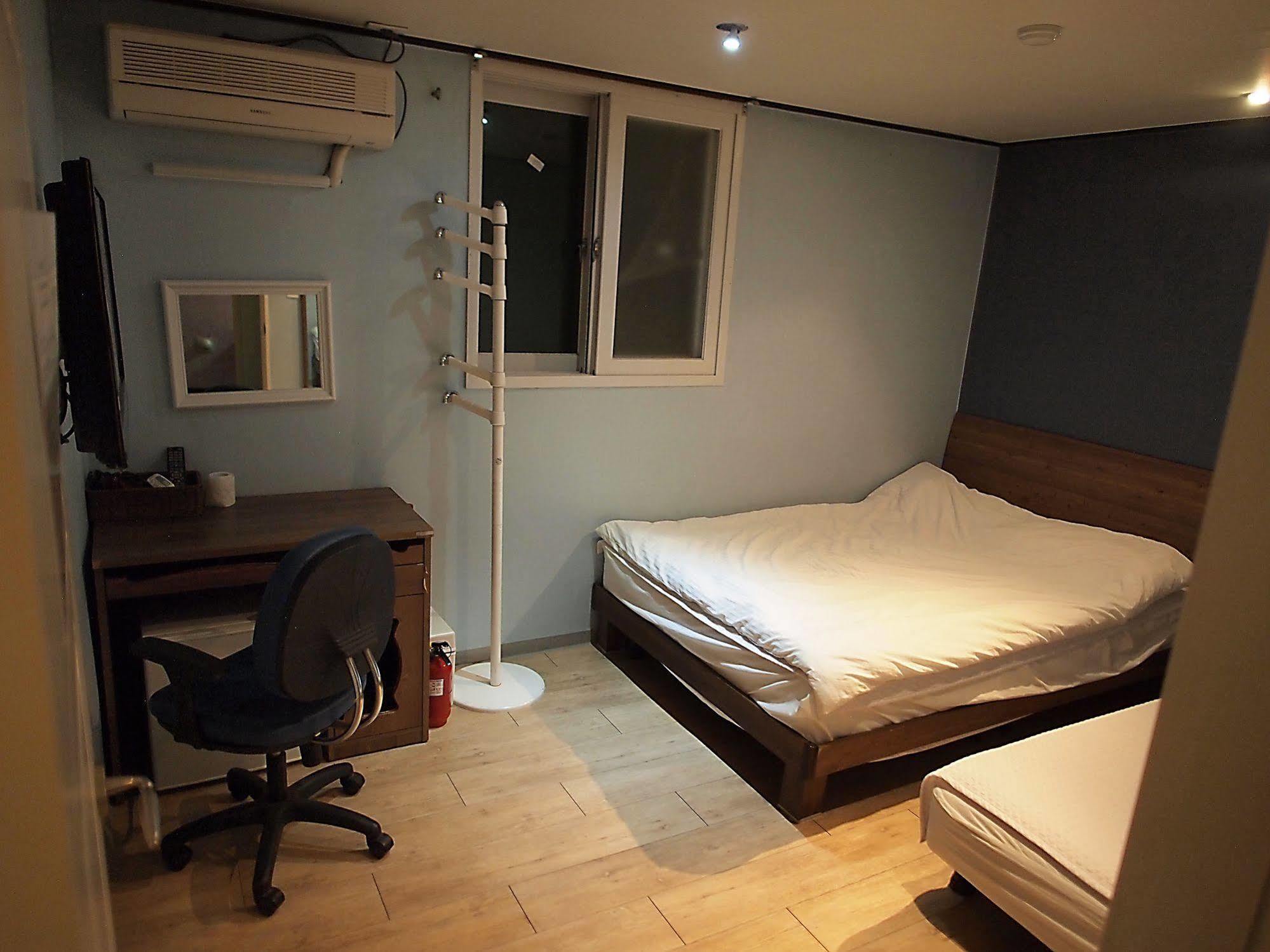 D.H Sinchon Guesthouse Seul Exterior foto