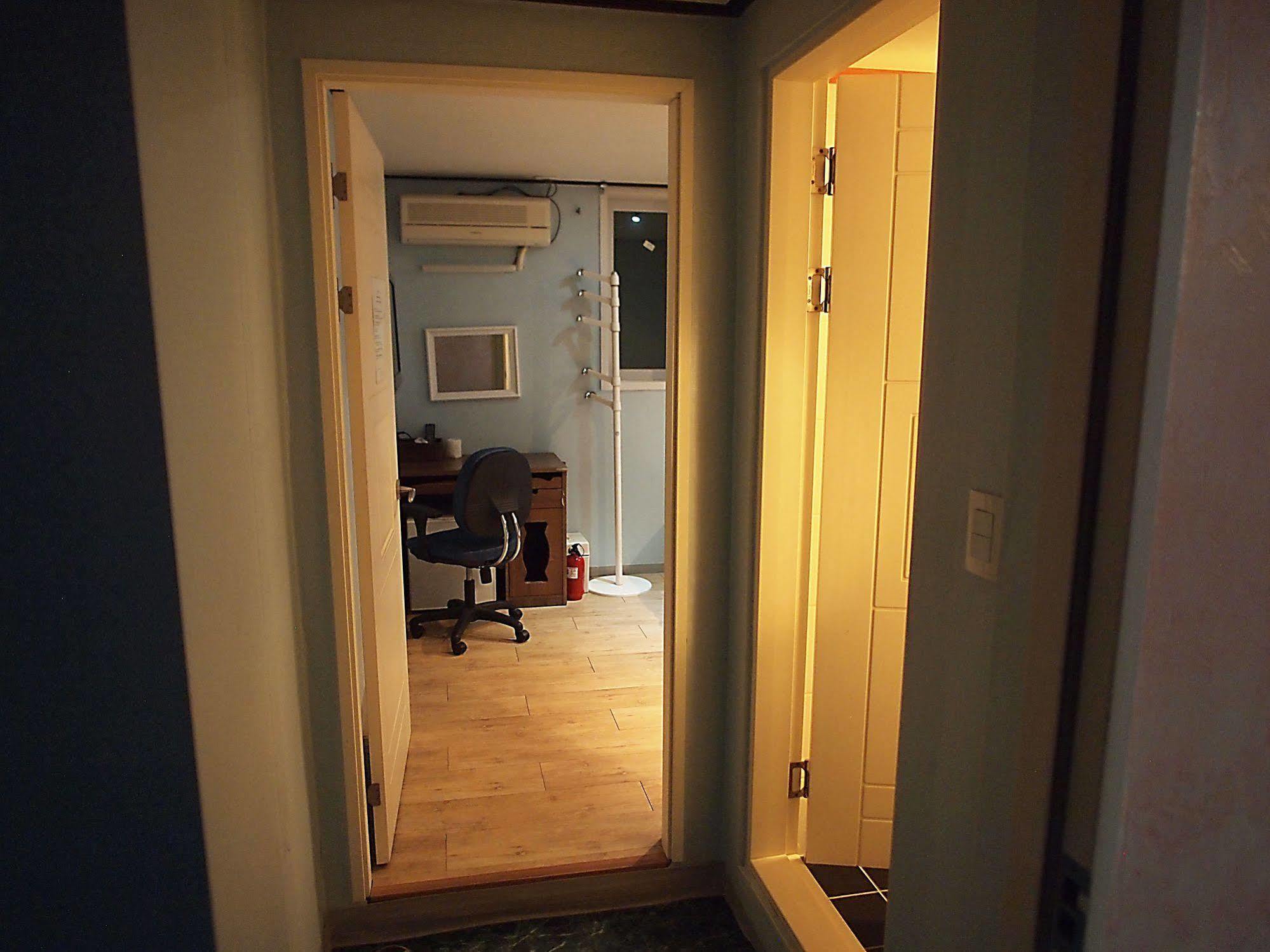 D.H Sinchon Guesthouse Seul Exterior foto