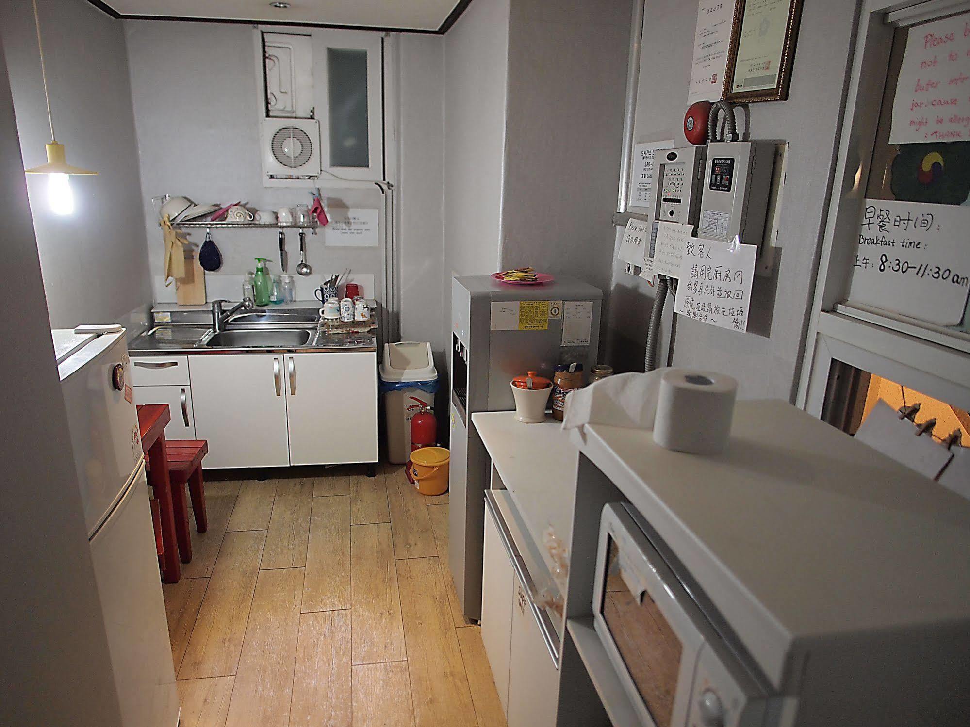 D.H Sinchon Guesthouse Seul Exterior foto